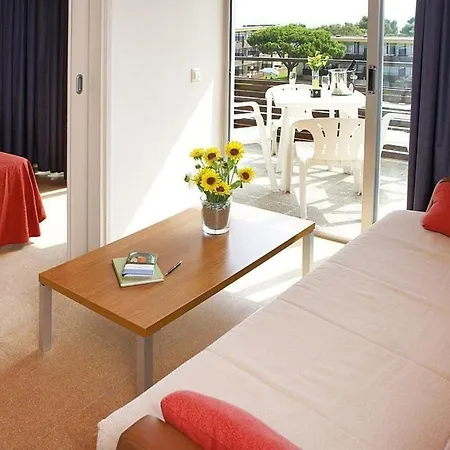 Apartment In Castell-platja D'aro Mit Garten, Gemeinsamem Pool Und Terrasse